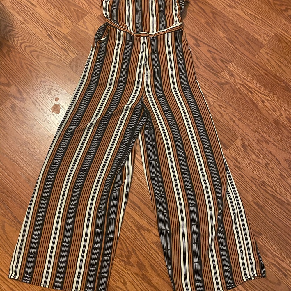 FOREVER 21   Sleeveless jumpsuit medium - Picture 3 of 9